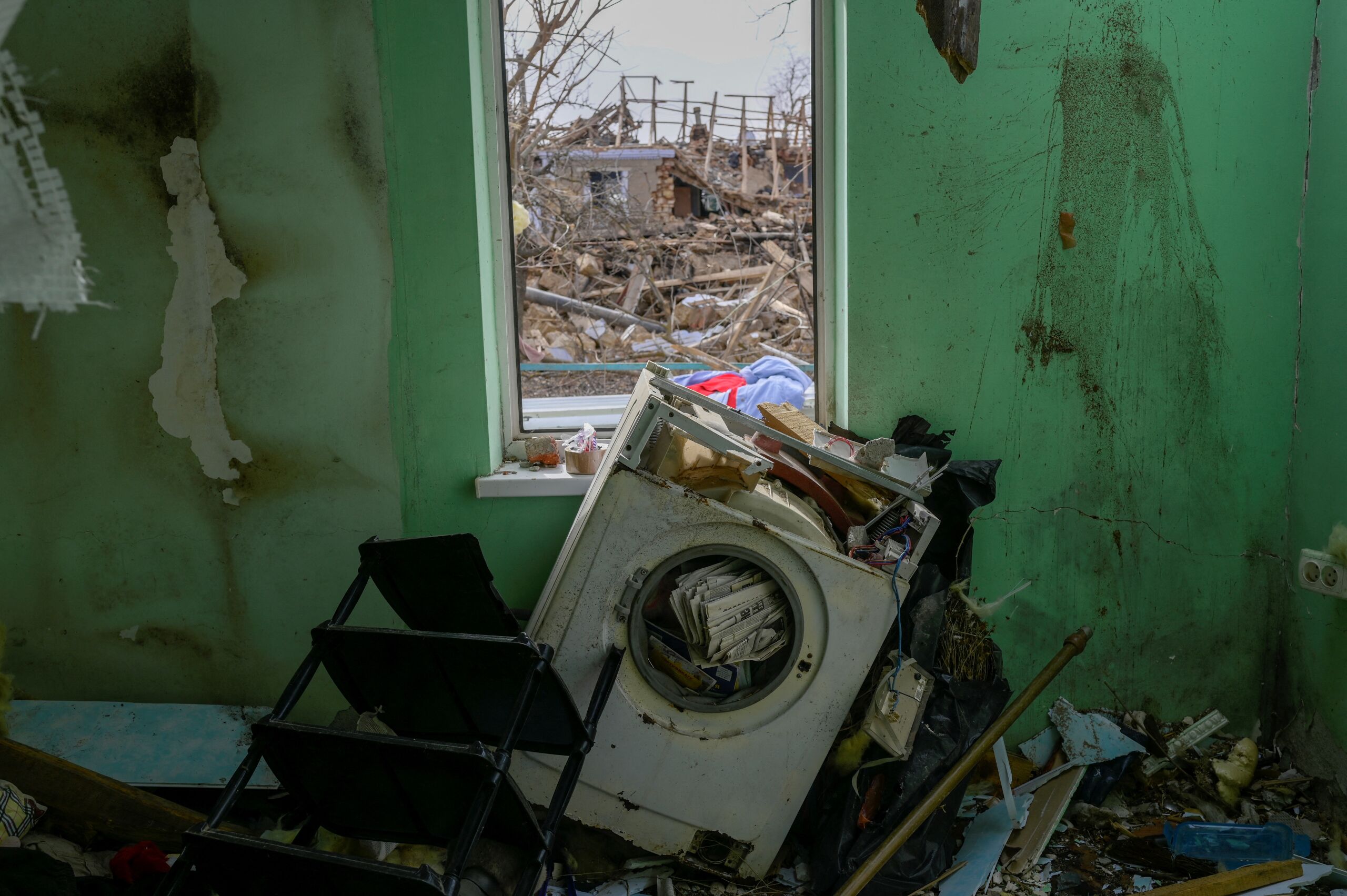 Verwoeste woning in de buurt van Mykolaiv