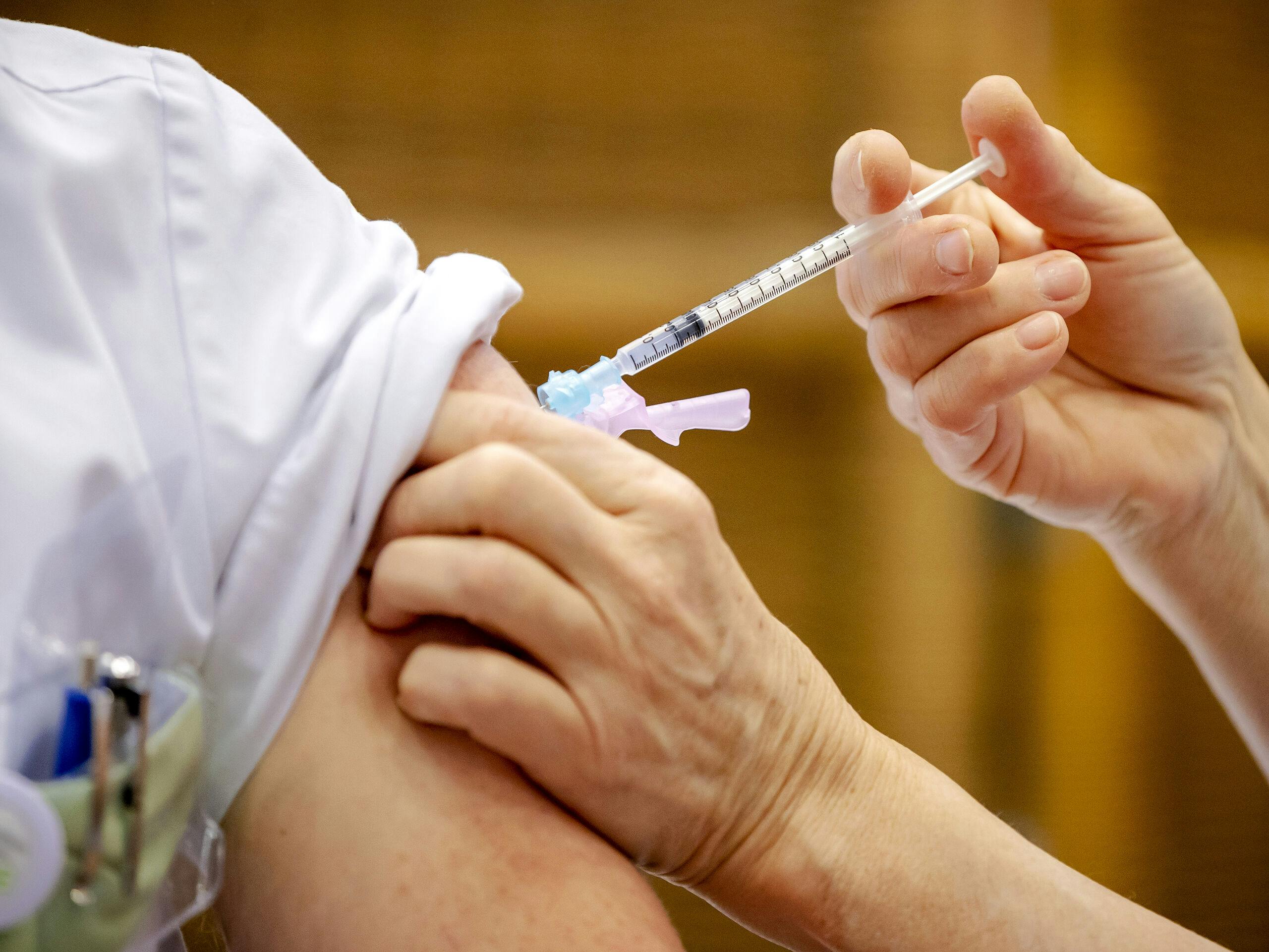 Criticism of IC doctors on vaccination policy: cabinet puts younger patients at a disadvantage