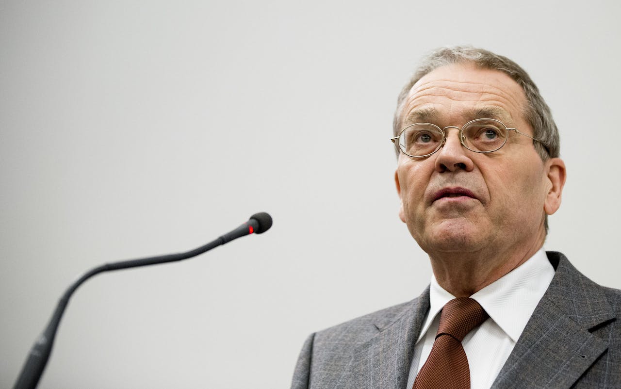 Vertrekkend Nationaal Ombudsman Alex Brenninkmeijer aan het woord bij een afscheidsbijeenkomst. Brenninkmeijer houdt ermee op omdat hij lid wordt van de Europese Rekenkamer.