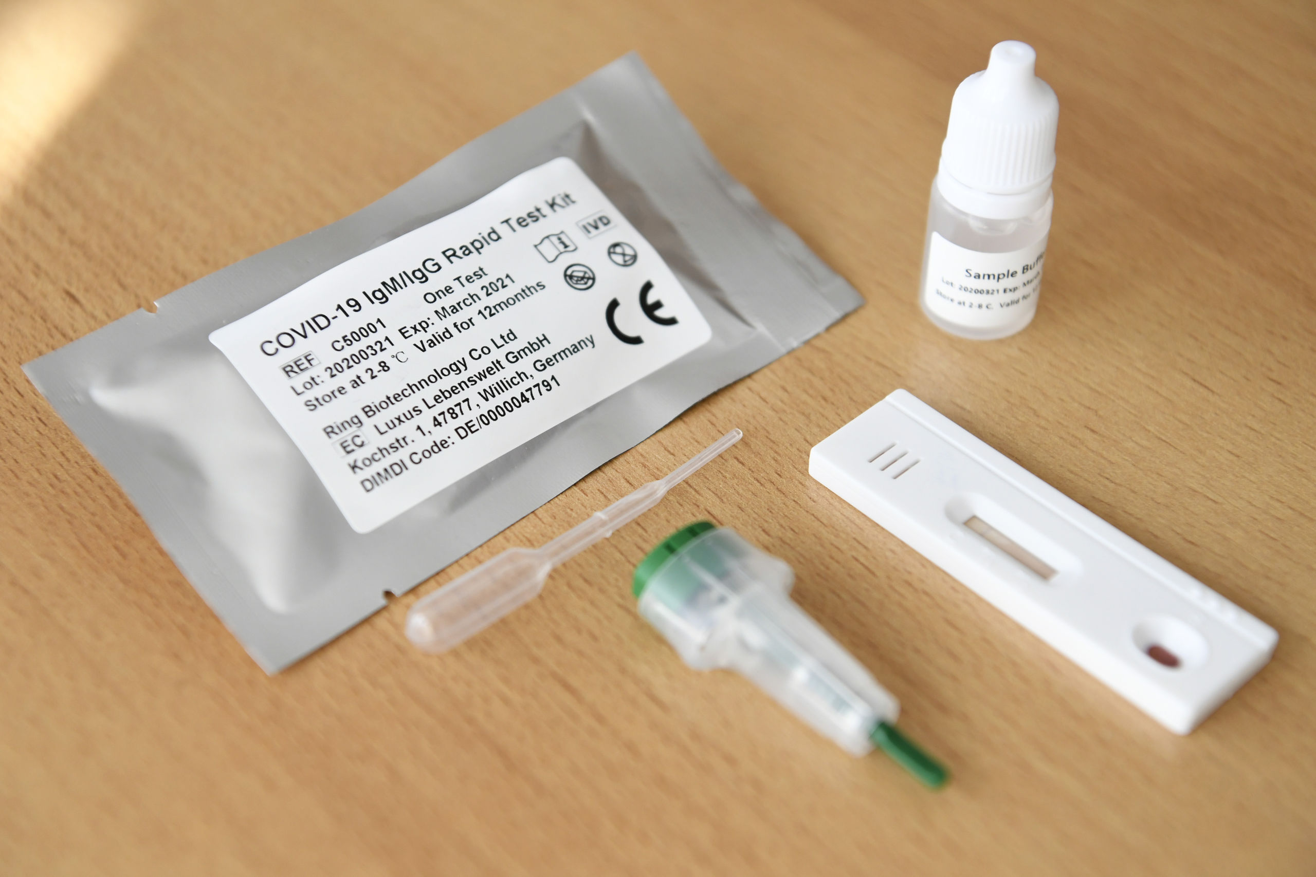 Een COVID-19 sneltest bij World Health Laboratories