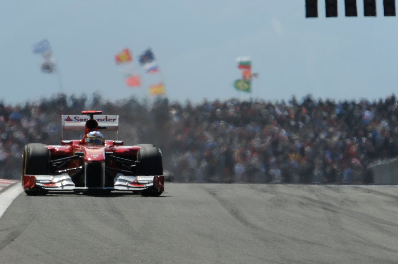 Fernando Alonso die in 2011 voor Ferrari racete op het circuit van Istanbul Park in Turkije.