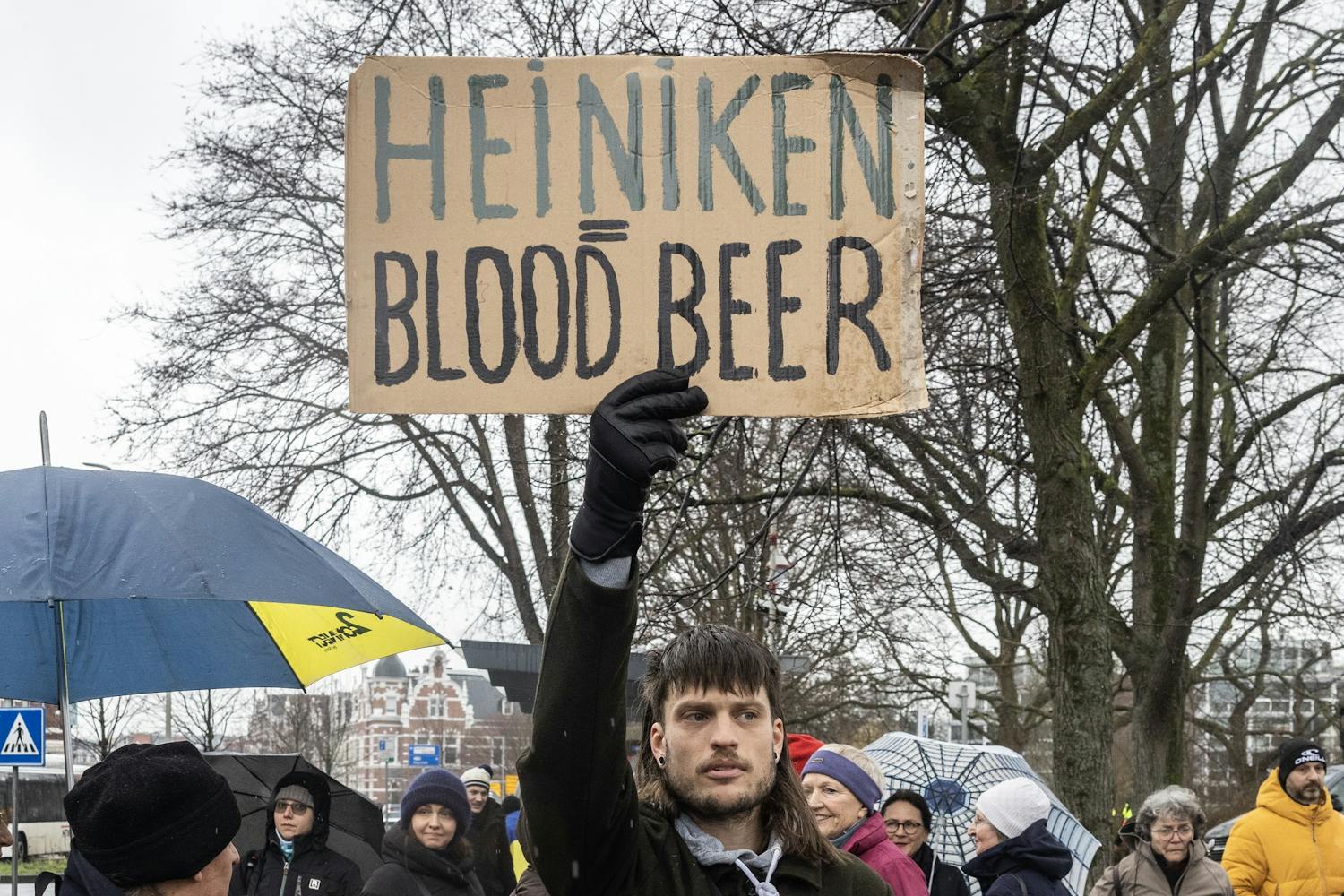 Heineken Sells Russian Operations to Arnest Group for One Euro: Losses and Reasons Explained