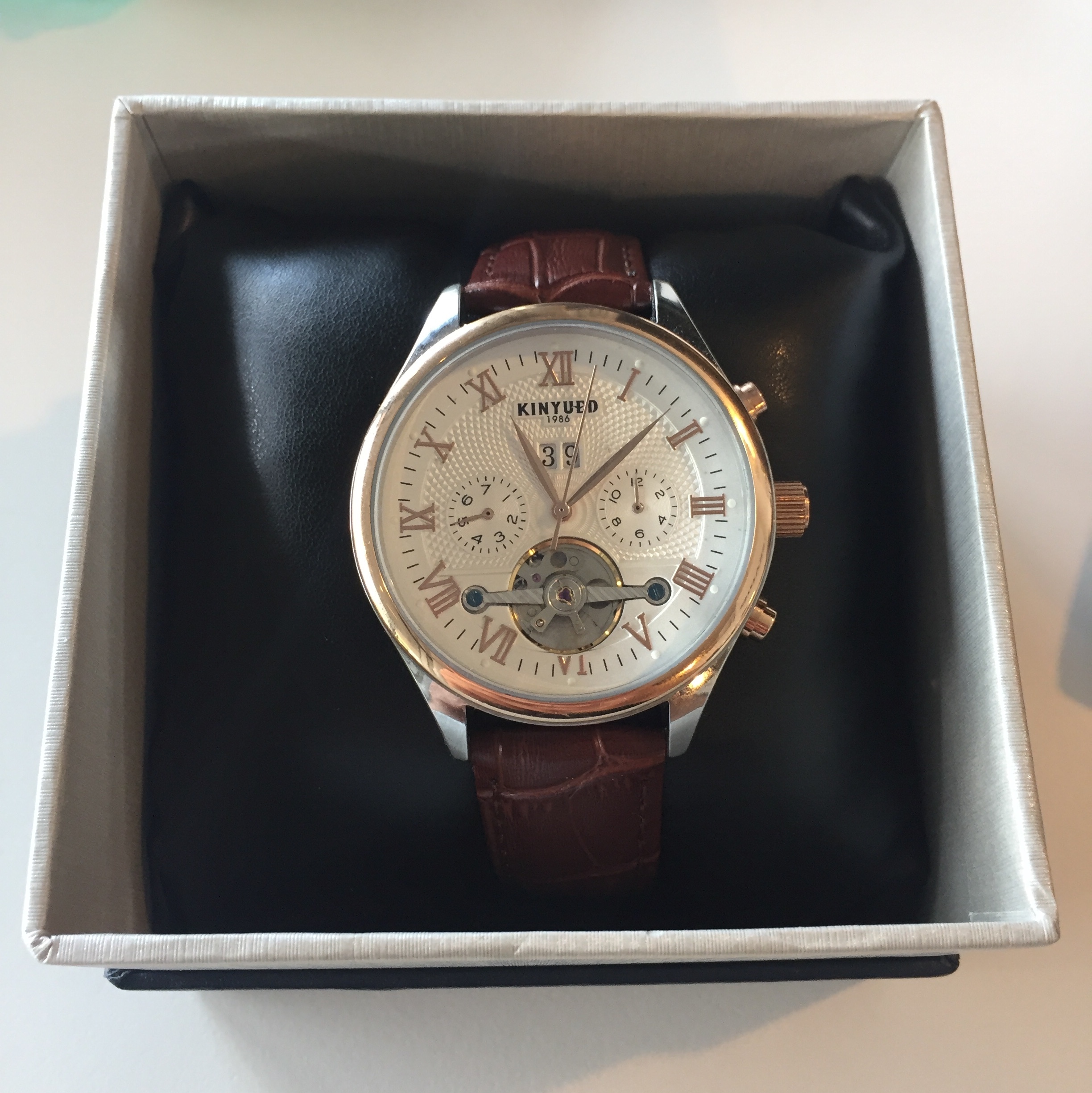 Kinyued horloge best sale