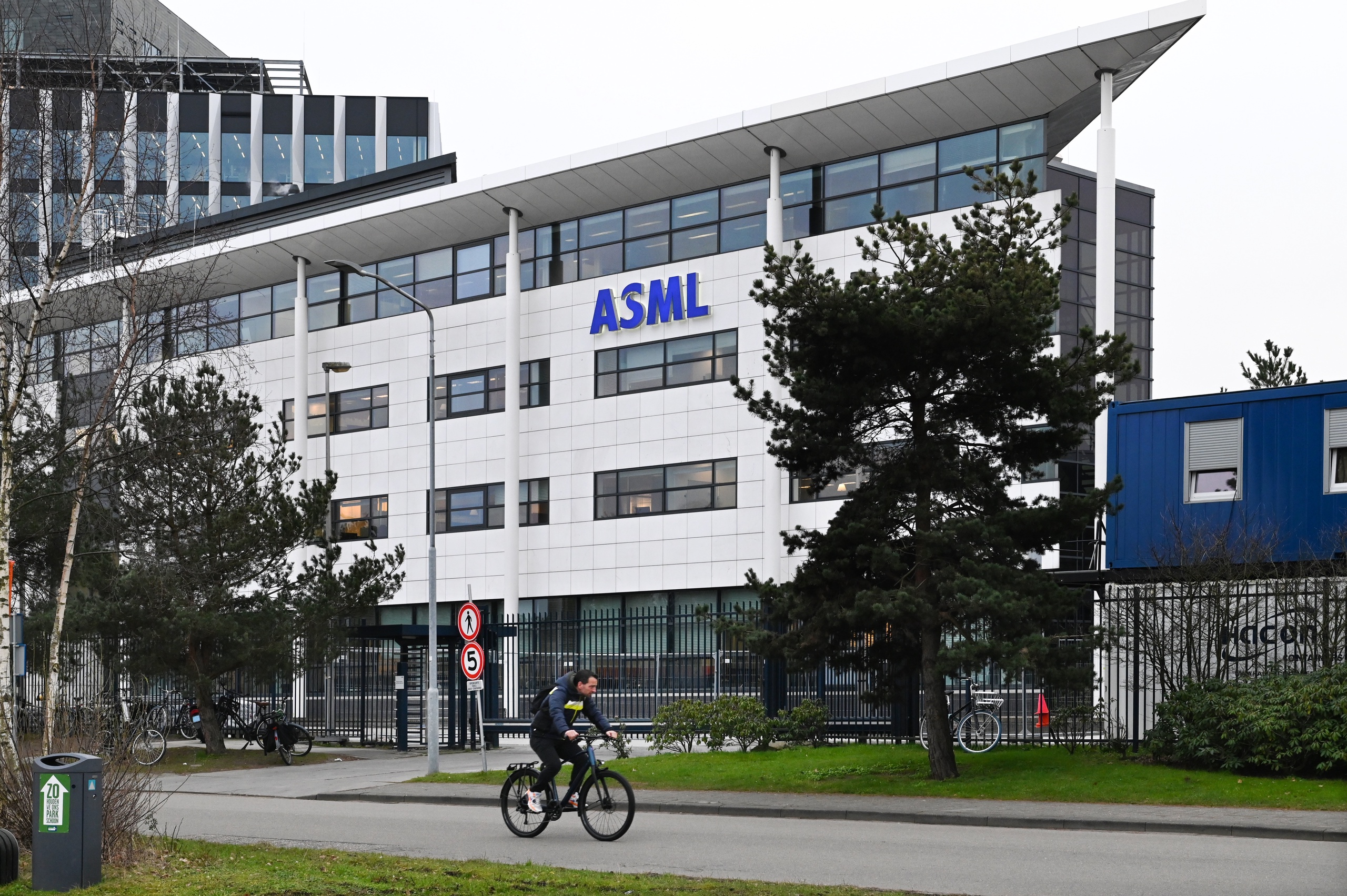 De export van ASML-chipmachines naar China wordt aan banden gelegd.