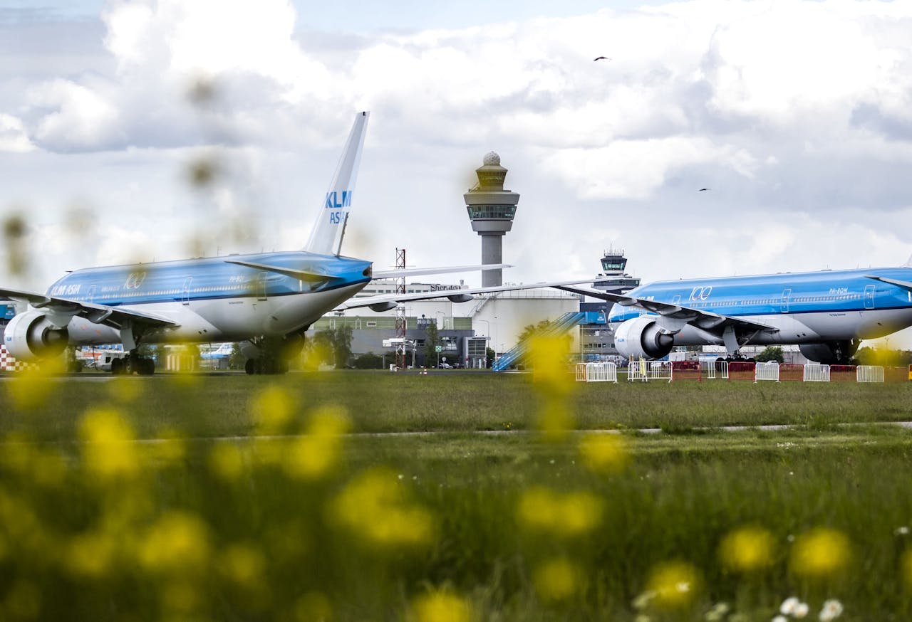 Toestellen van de KLM op luchthaven Schiphol.