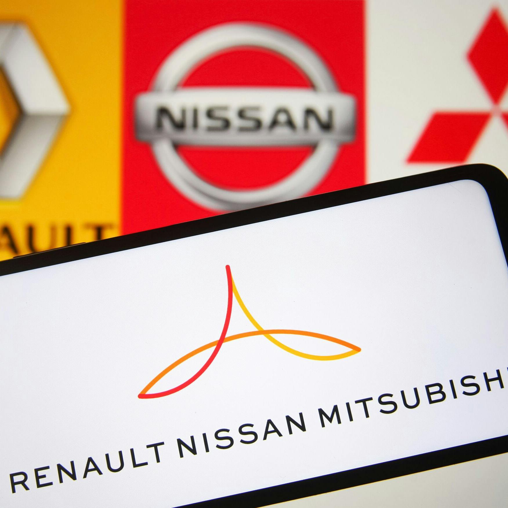 Renault overweegt verkoop belang Nissan