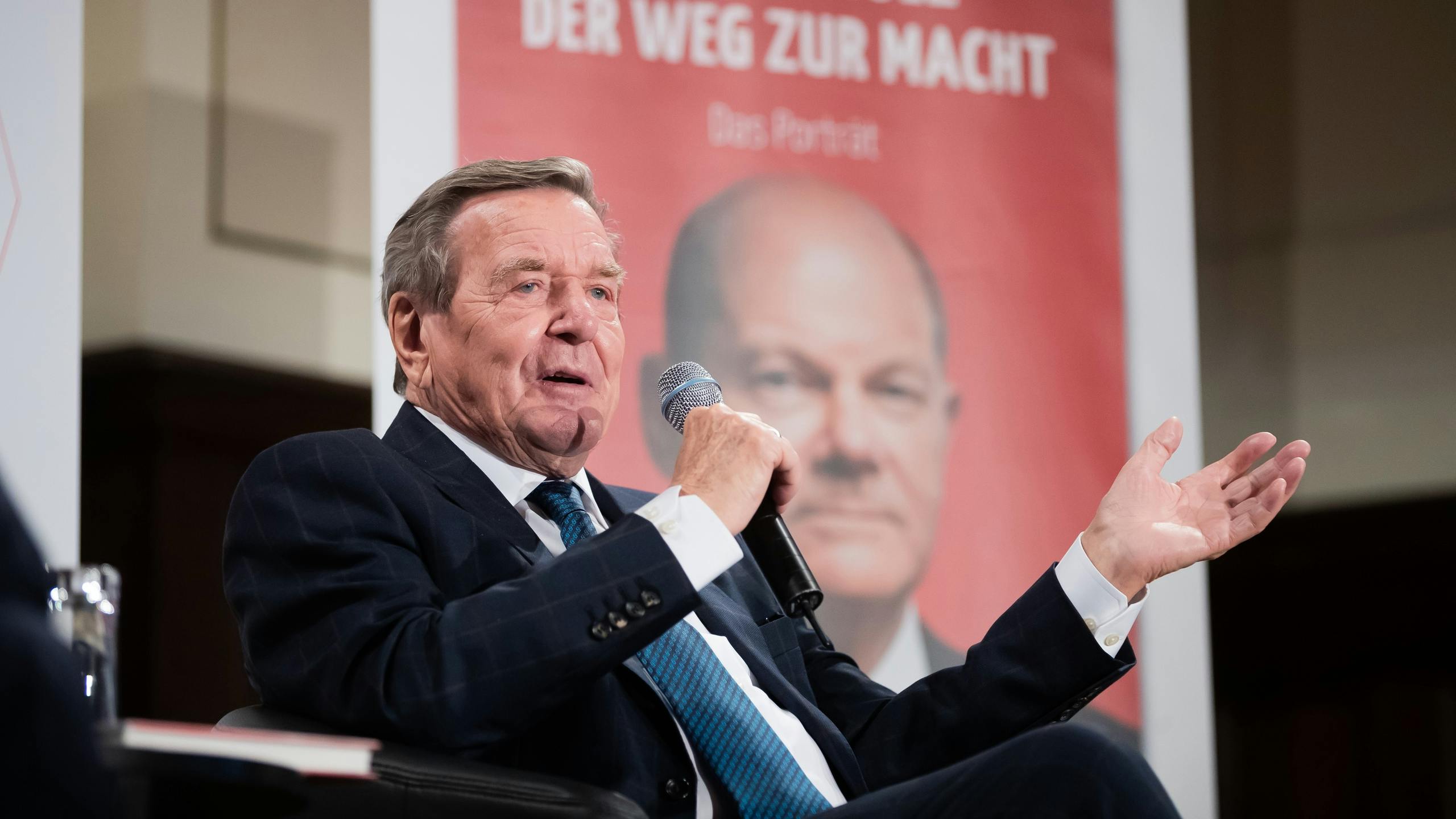 Gerhard Schröder mag toch lid blijven van regeringspartij SPD