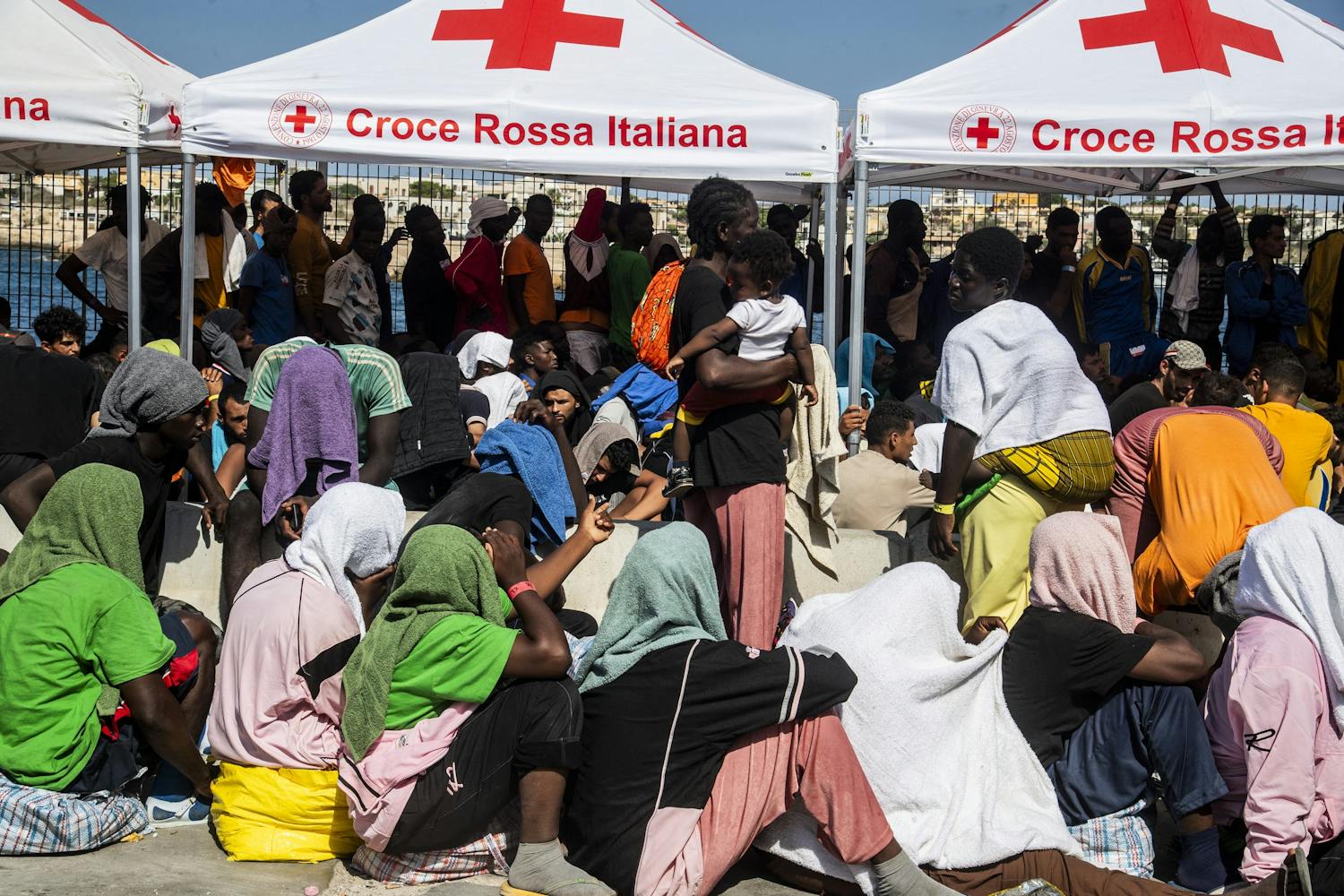 Des milliers de migrants transférés à Lampedusa, la pression sur l’île diminue