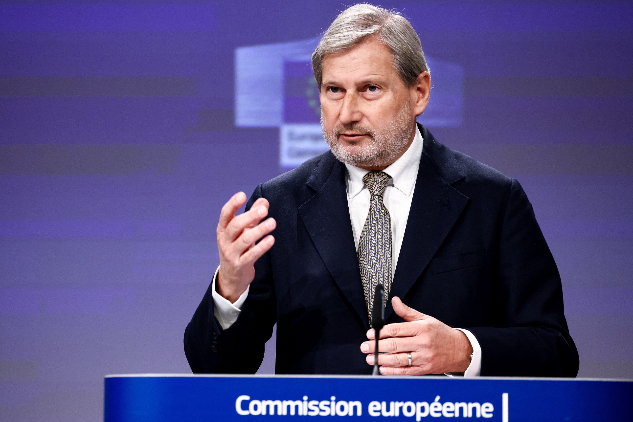 Hongarije en de Europese Commissie zijn het zo goed als eens over het vrijgeven van miljarden euro's aan bevroren EU-subsidies voor dat land, zegt verantwoordelijk Eurocommissaris Johannes Hahn.
