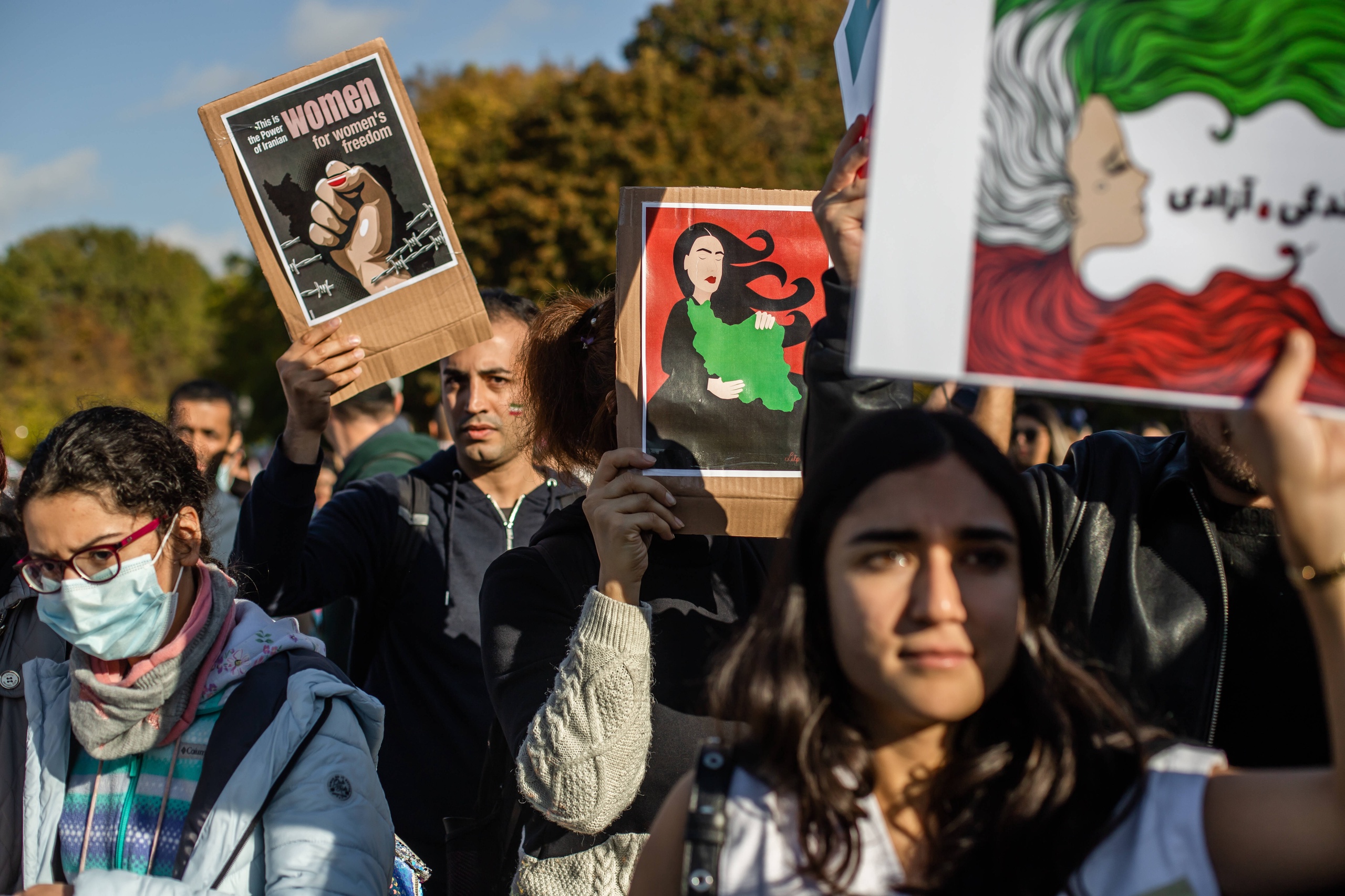 In oktober vond een solidariteitsdemonstratie plaats in Berlijn tegen de onderdrukking van vrouwen in Iran. Ongeveer 80.000 mensen namen deel aan deze demonstratie.