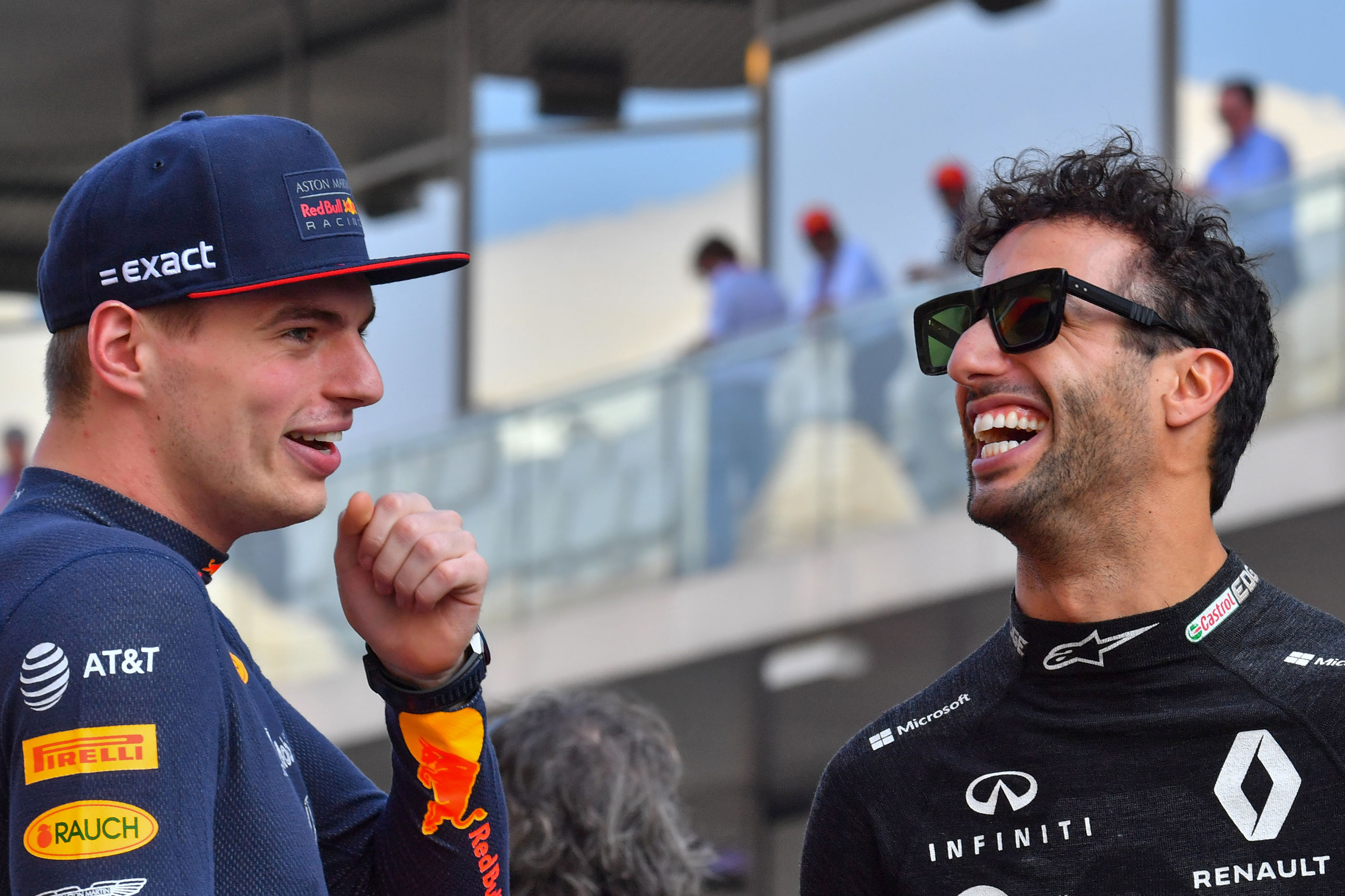Max Verstappen (L) en Daniel Ricciardo (R) 