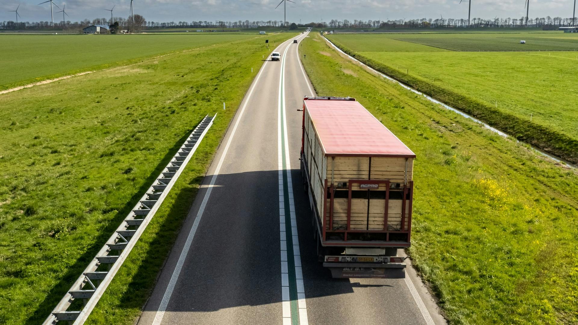 Hogere vrachtwagenheffing moet transport efficiënter maken