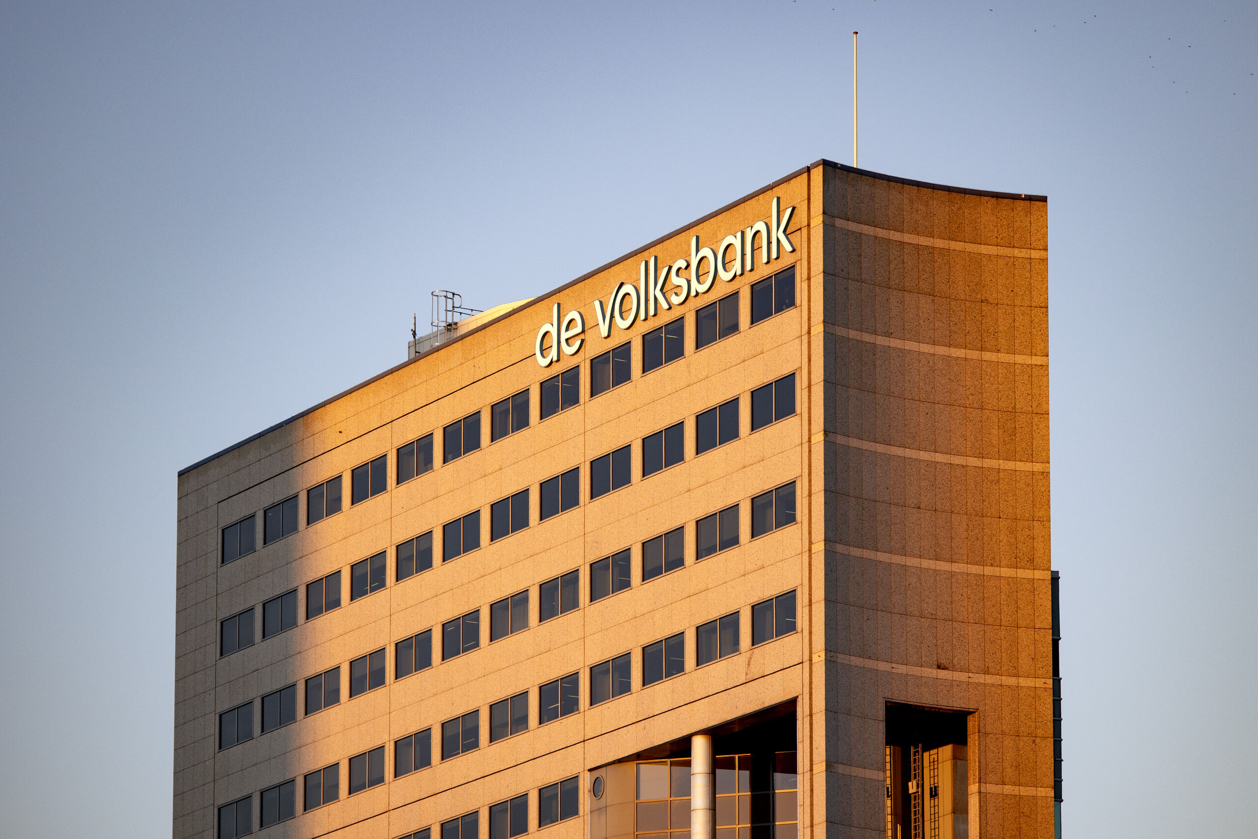 Nederland, Utrecht. 21 December 2021. Het hoofdkantoor van de Volksbank bij de Jaarbeurs in Utrecht. Foto: ANP / Hollandse-Hoogte / Ramon van Flymen.