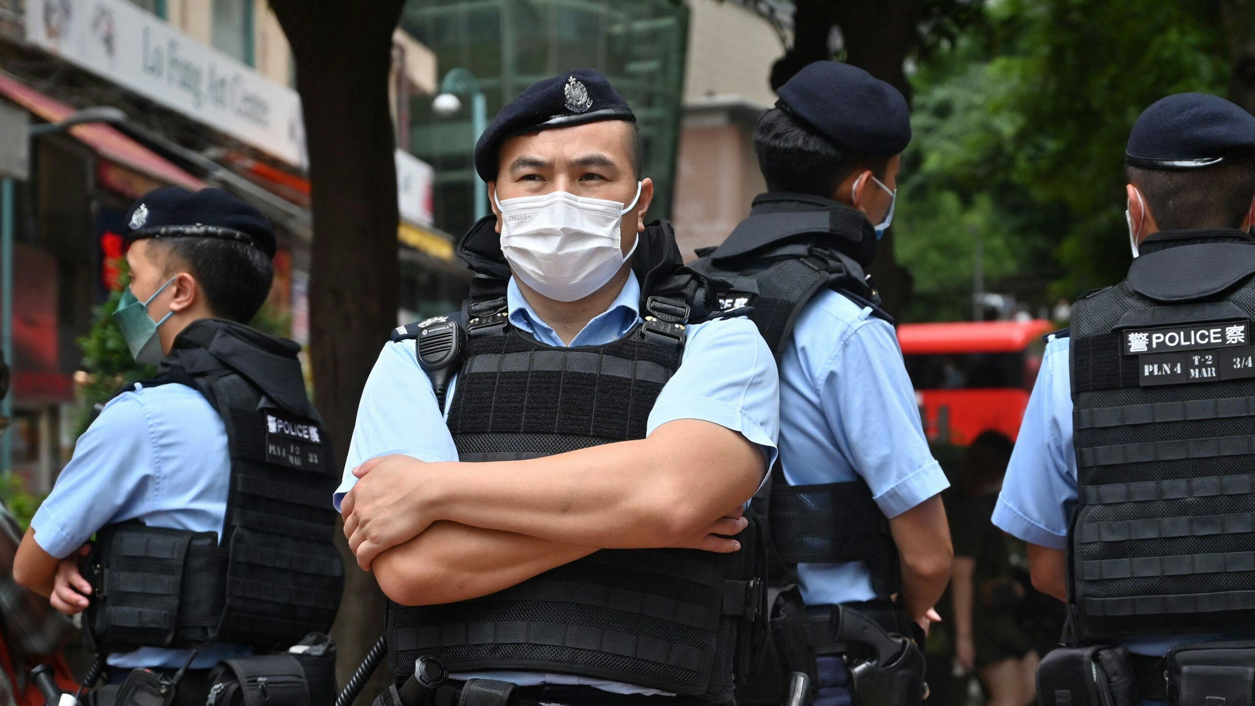 Politie van Hong Kong op de plek waar jaarlijks herdacht wordt 