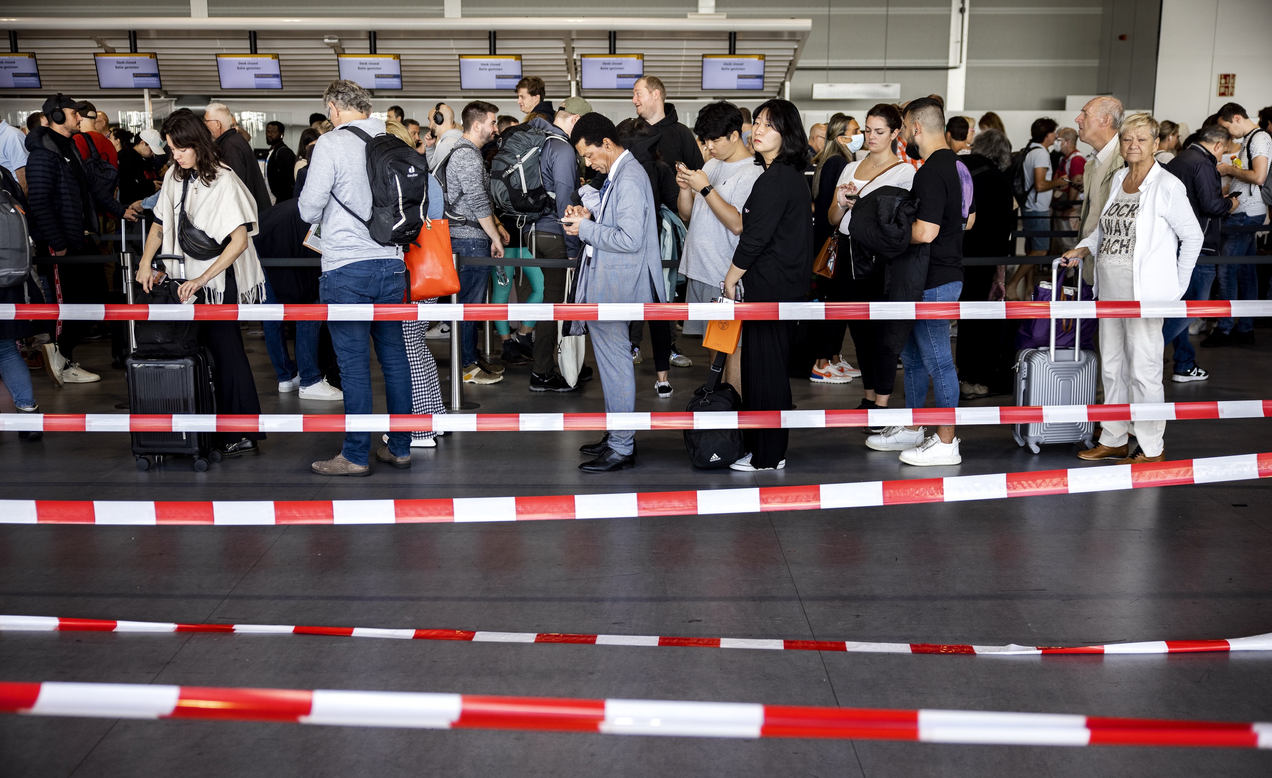 Schiphol houdt een maximum van 50.000 vertrekkende passagiers per dag aan in de vakantieweken.
