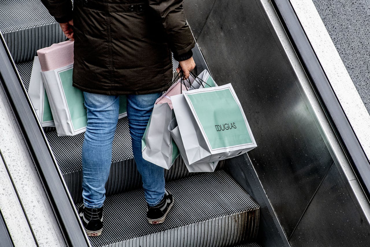 'Wanneer gaan de consumenten het vertrouwen verliezen?' dat is een belangrijk kantelpunt volgens Sylvester Eijffinger, hoogleraar financiële economie aan Universiteit van Tilburg.