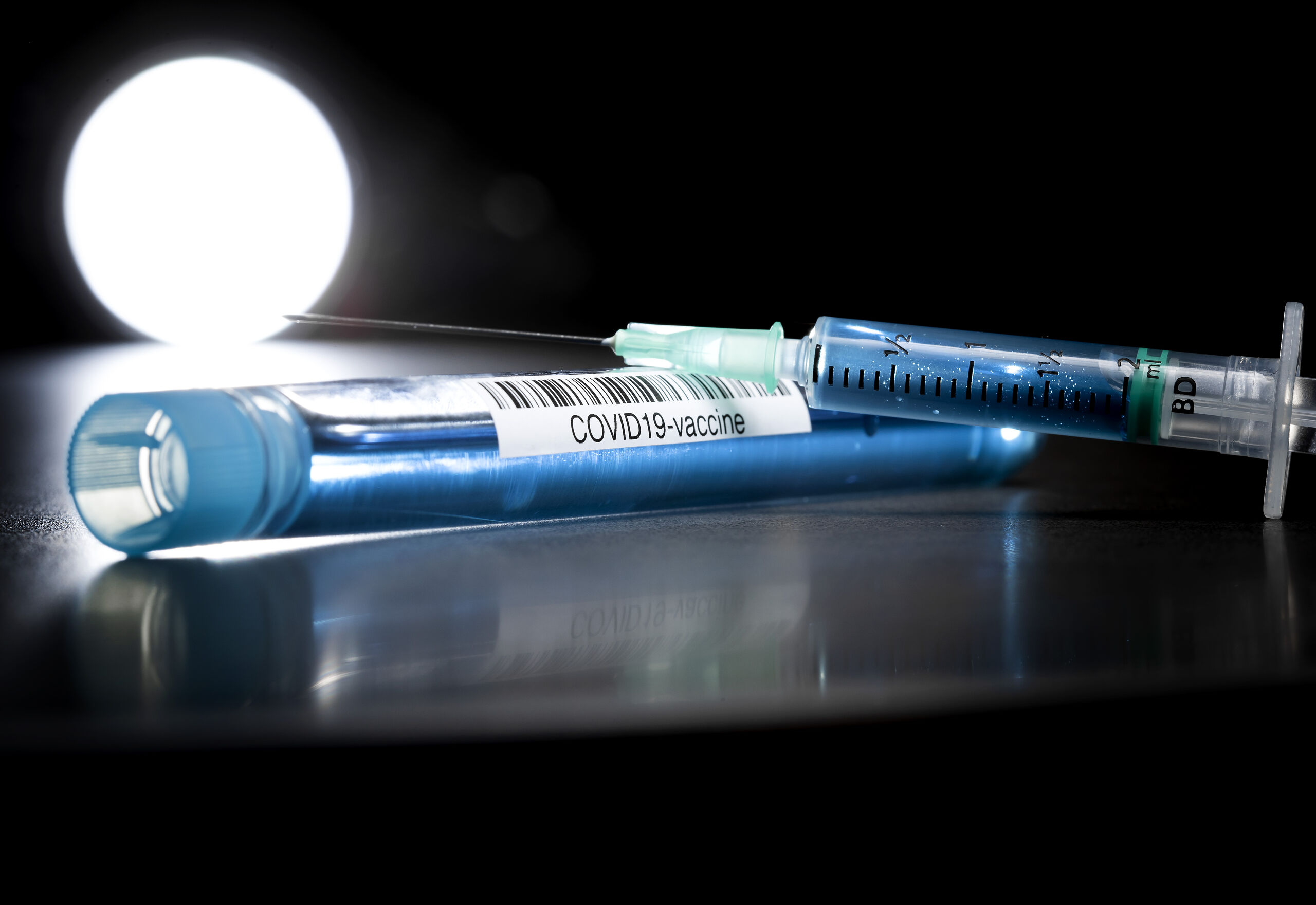 2020-06-05 15:00:15 ILLUSTRATIE - Een illustratieve foto van reageerbuisjes met een medicijn of vaccin tegen het COVID-19 coronavirus. ANP KOEN VAN WEEL
