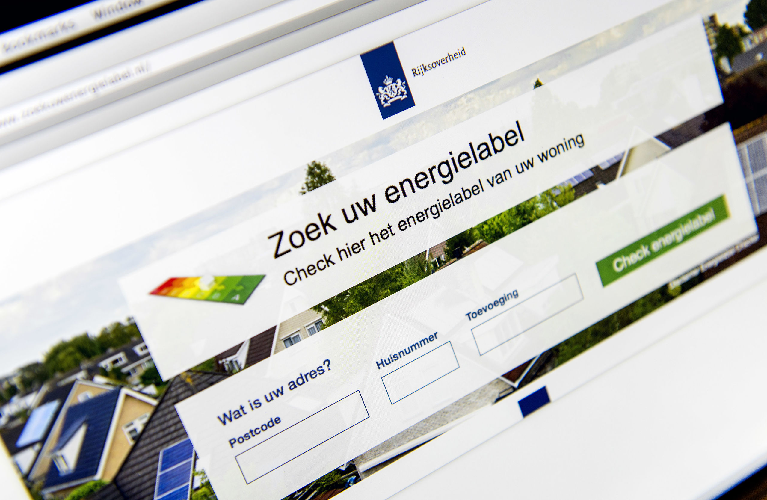 2015-01-06 13:44:27 DEN HAAG - Een website met uitleg over de energielabel voor woonhuizen. Vanaf nu moeten huiseigenaren die hun huis verkopen of verhuren een nieuw energielabel regelen. ANP KOEN VAN WEEL