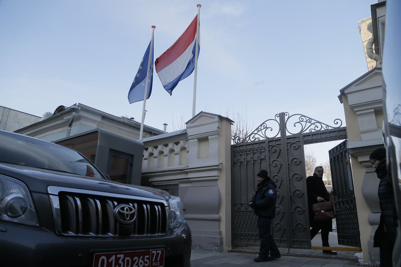 2018-03-30 17:23:41 epa06637406 Flags of EU and the Kingdom of the Netherlands over the entrance of the Dutch Embassy in Moscow, Russia, 30 March 2018. The Russian Foreign Ministry summoned representatives of diplomatic missions of several European countries to announce Russia's countermeasures in response to expulsion of Russian diplomats over the Skripal poisoning case. Earlier, following the UK sanctions, the Netherlands announced expulsion of two Russian diplomats. EPA/MAXIM SHIPENKOV