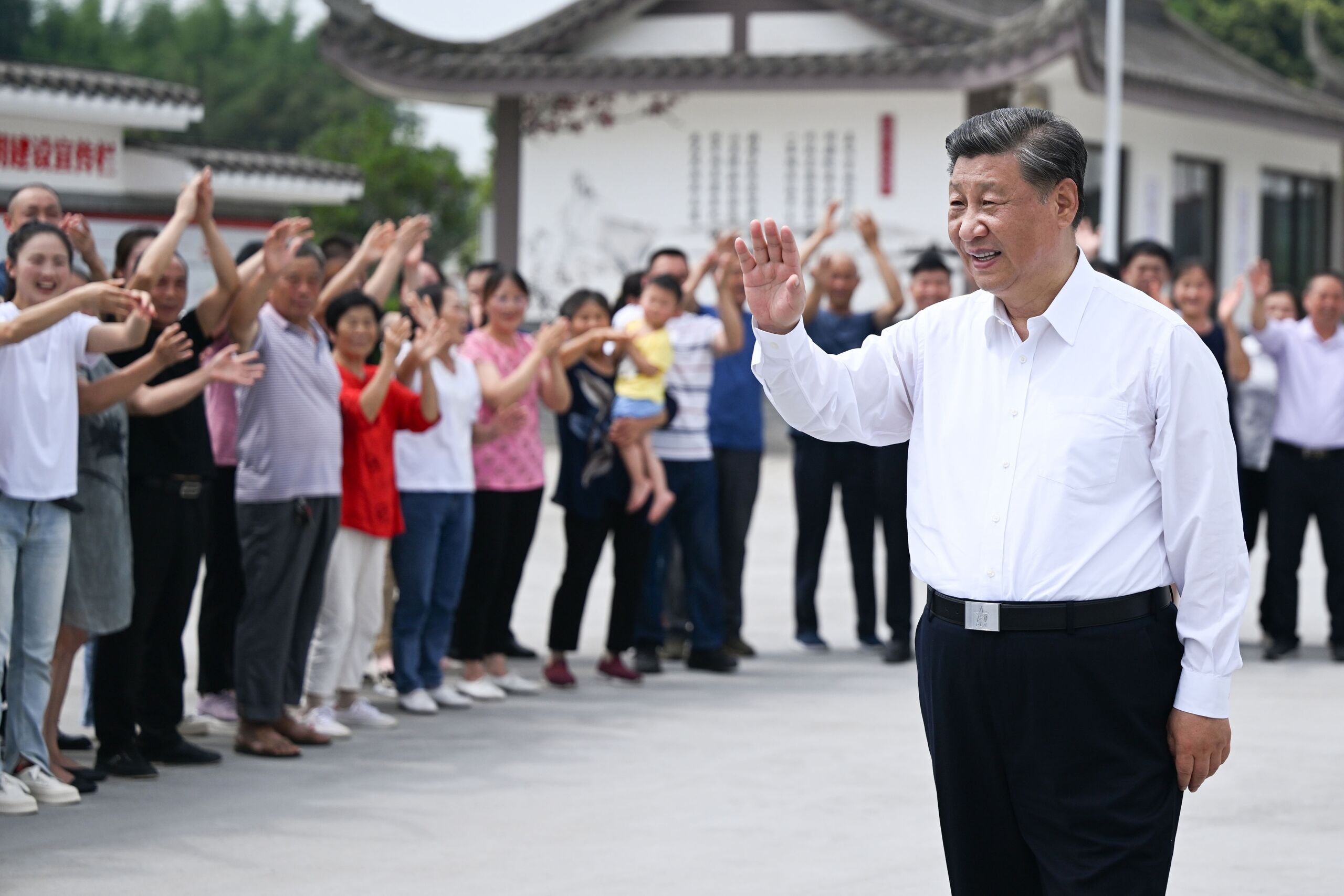 De Chinese president Xi Jinping bezoekt Sichuan