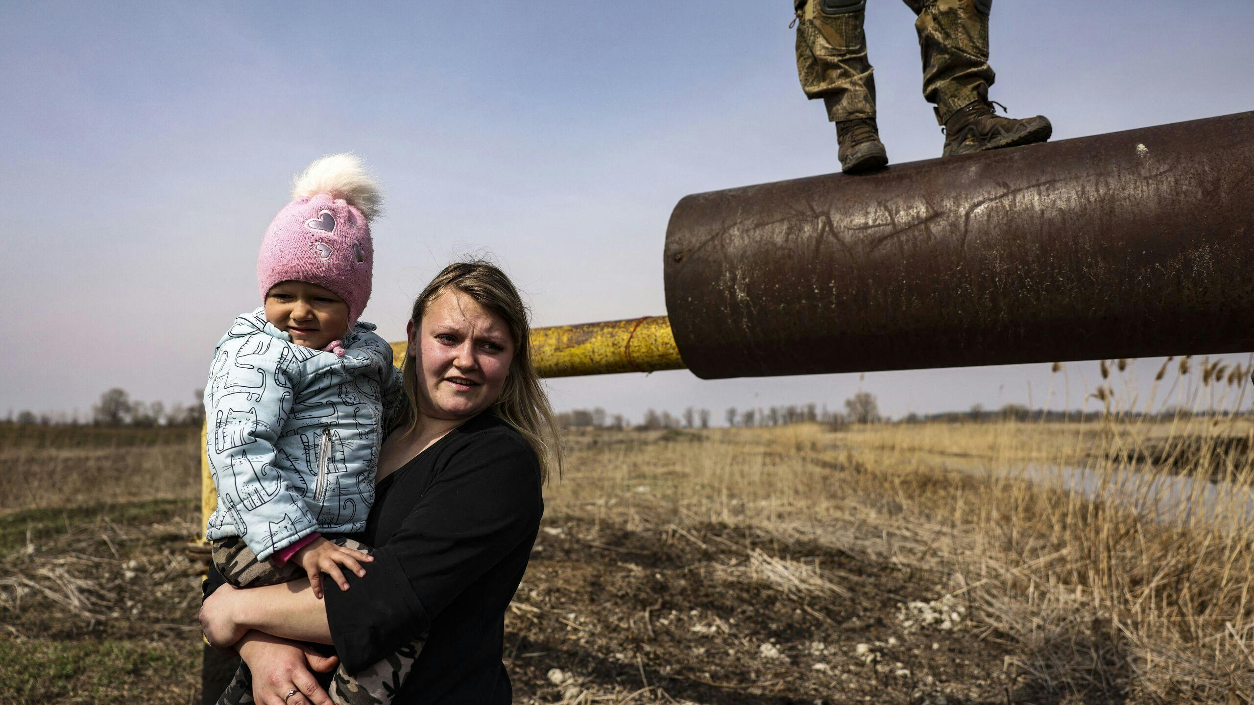 Karina Tkachenko en haar kind ontvluchten Kiev 