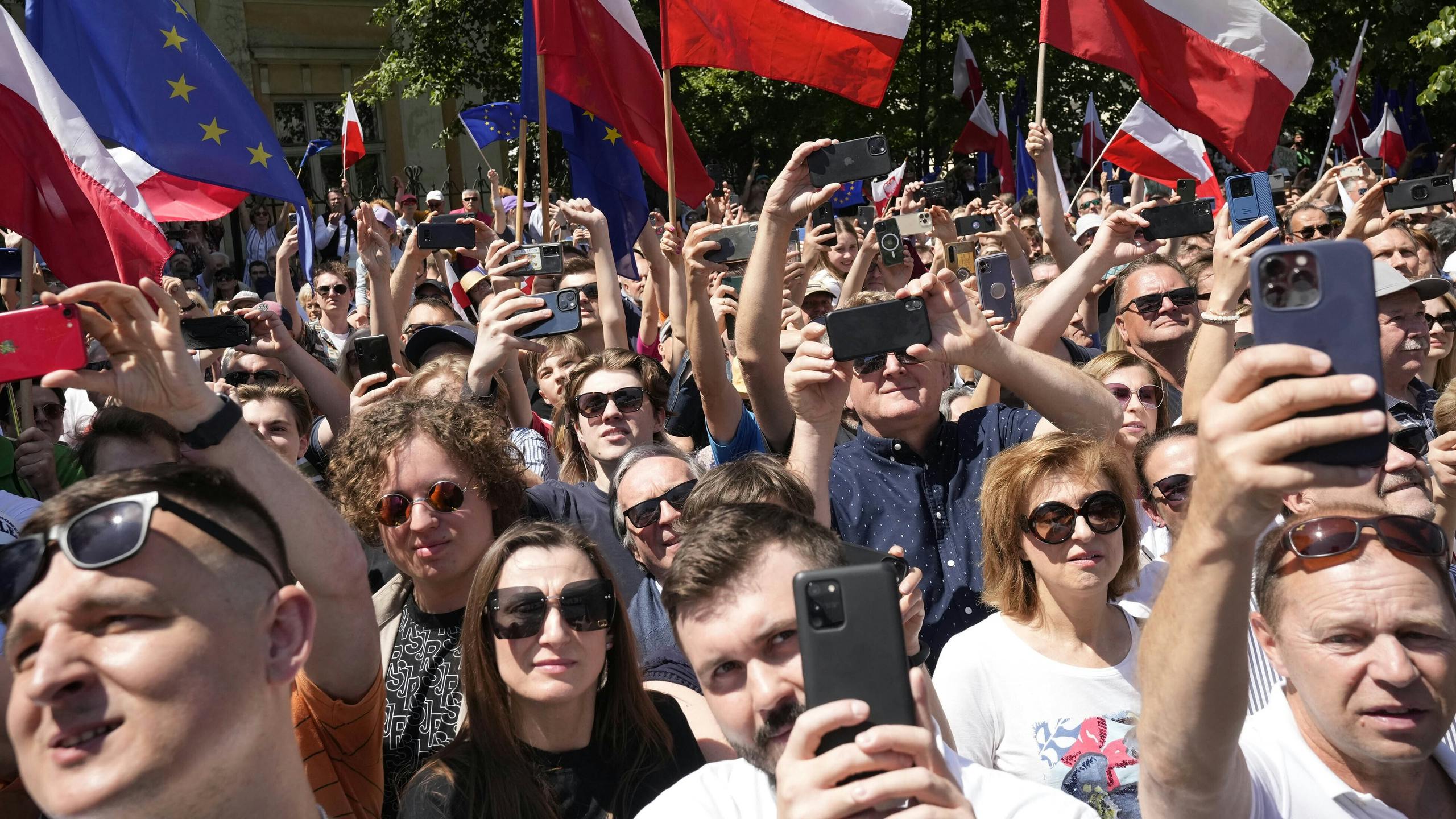 Half miljoen Polen in Warschau protesteren tegen regering