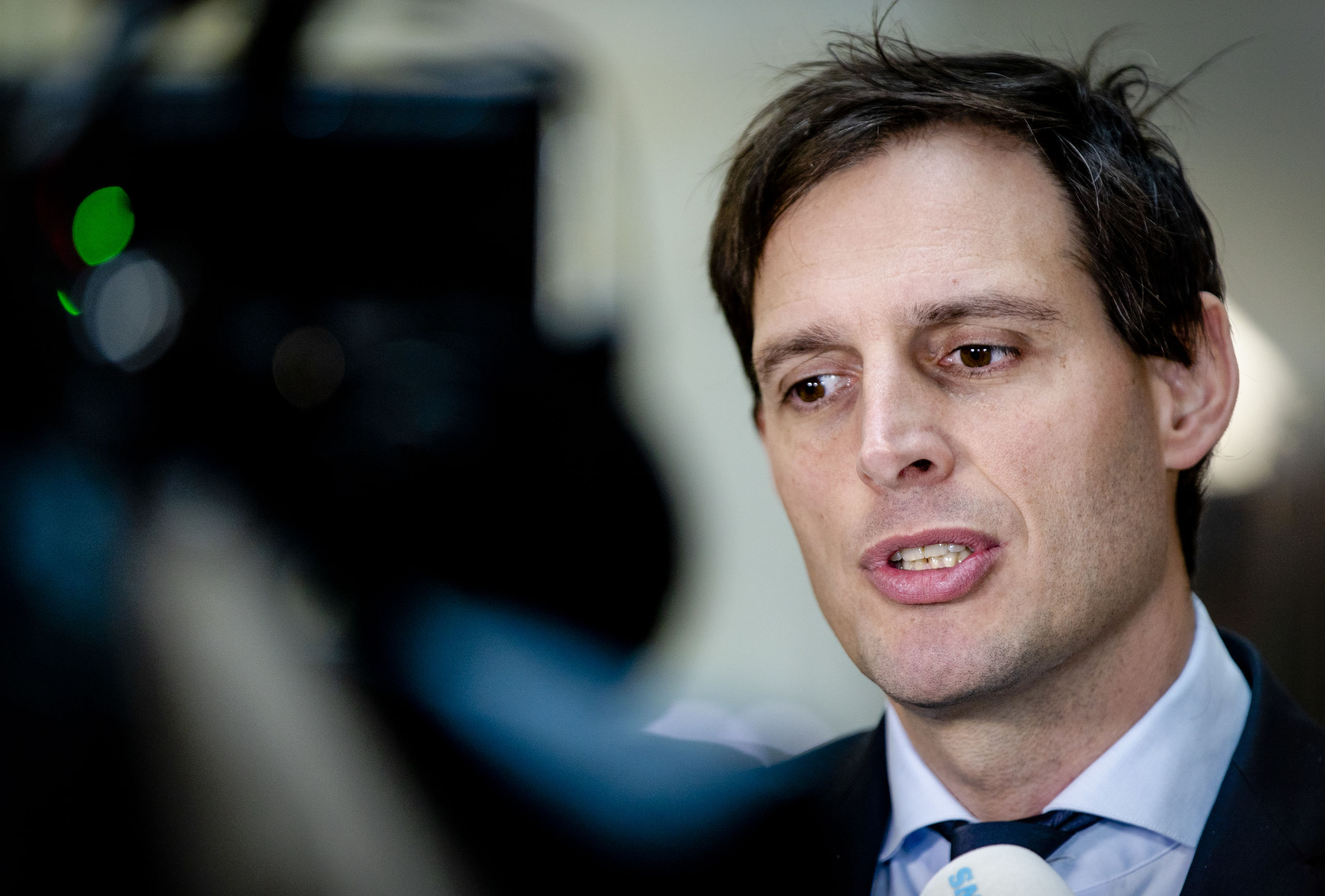 Minister Wopke Hoekstra staat de pers te woord na afloop van het wekelijkse coalitieoverleg.