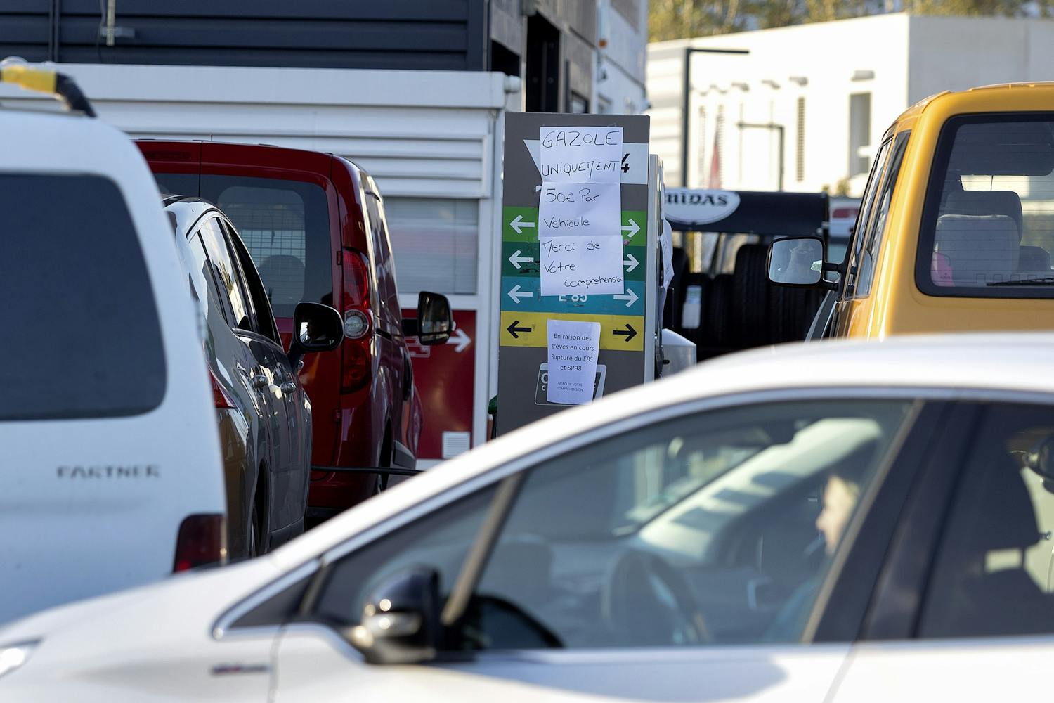 Les Français agacés, mais compréhensifs pour les stations-service vides