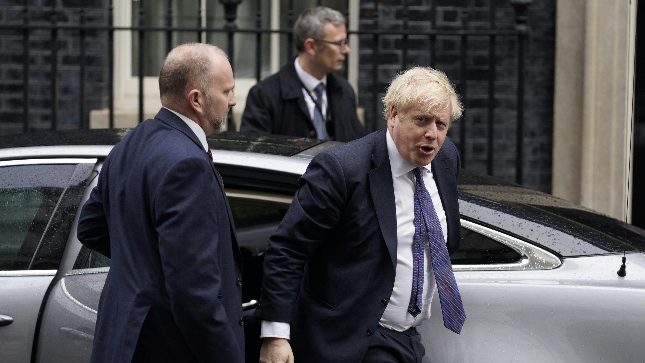 De Britse premier Boris Johnson komt aan in Downing Street 10, vlak voor zijn kabinetswijziging