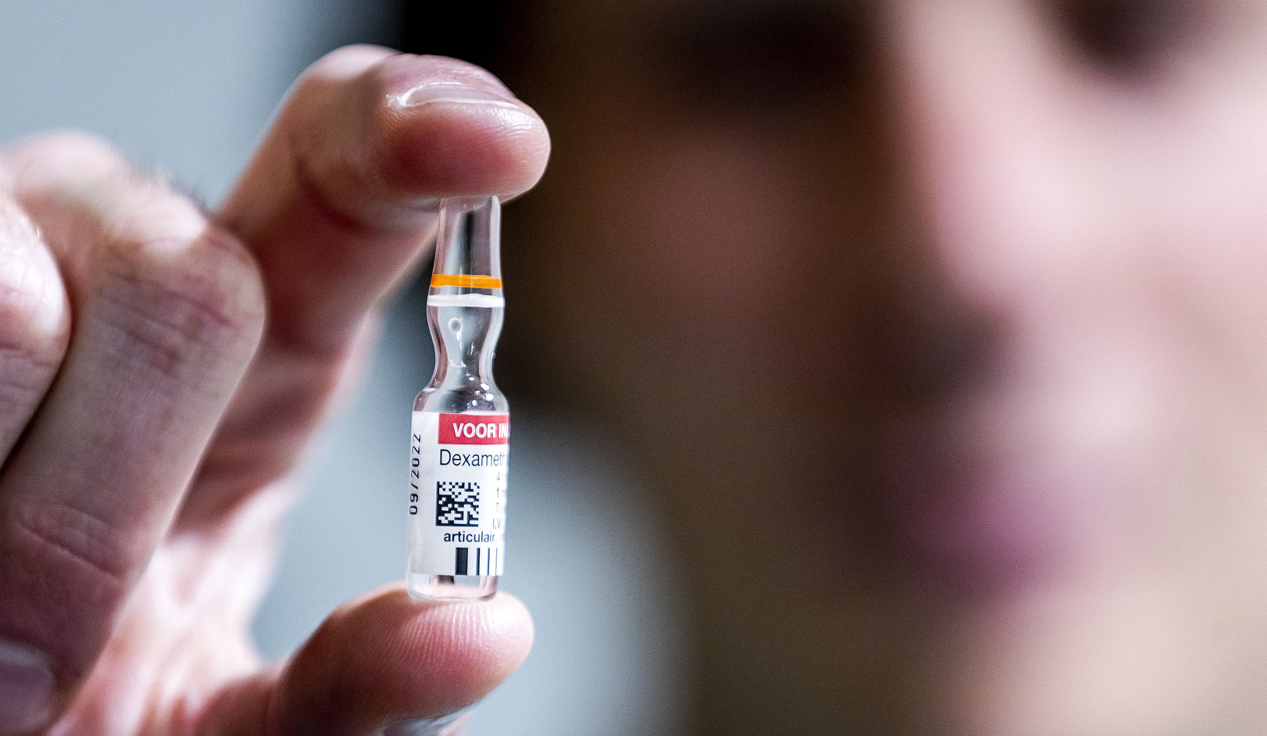 Een ampul met het medicijn dexamethason bij een apotheek