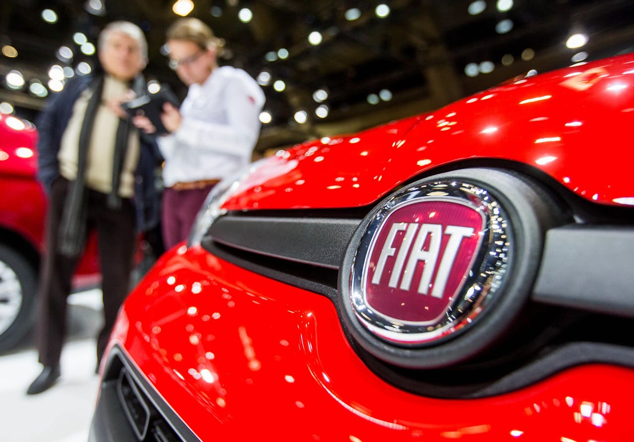 2017-01-16 13:41:27 epa06473651 (FILE) - A company logo at a Fiat car presented at the Brussels Motor Show in Brussels, Belgium, 16 January 2017. FCA, Fiat Chrysler Automobiles, on 25 January 2018 released their full year 2017 and fourth quarter results, saying FCA had annual record results with adjusted EBIT up 16 per cent to 7,1 billion euro, and adjusted net profit up 50 per cent to 3,8 billion euro. FCA also said all company segments enjoyed a continued profitability and a year-over-year improvement. EPA/STEPHANIE LECOCQ