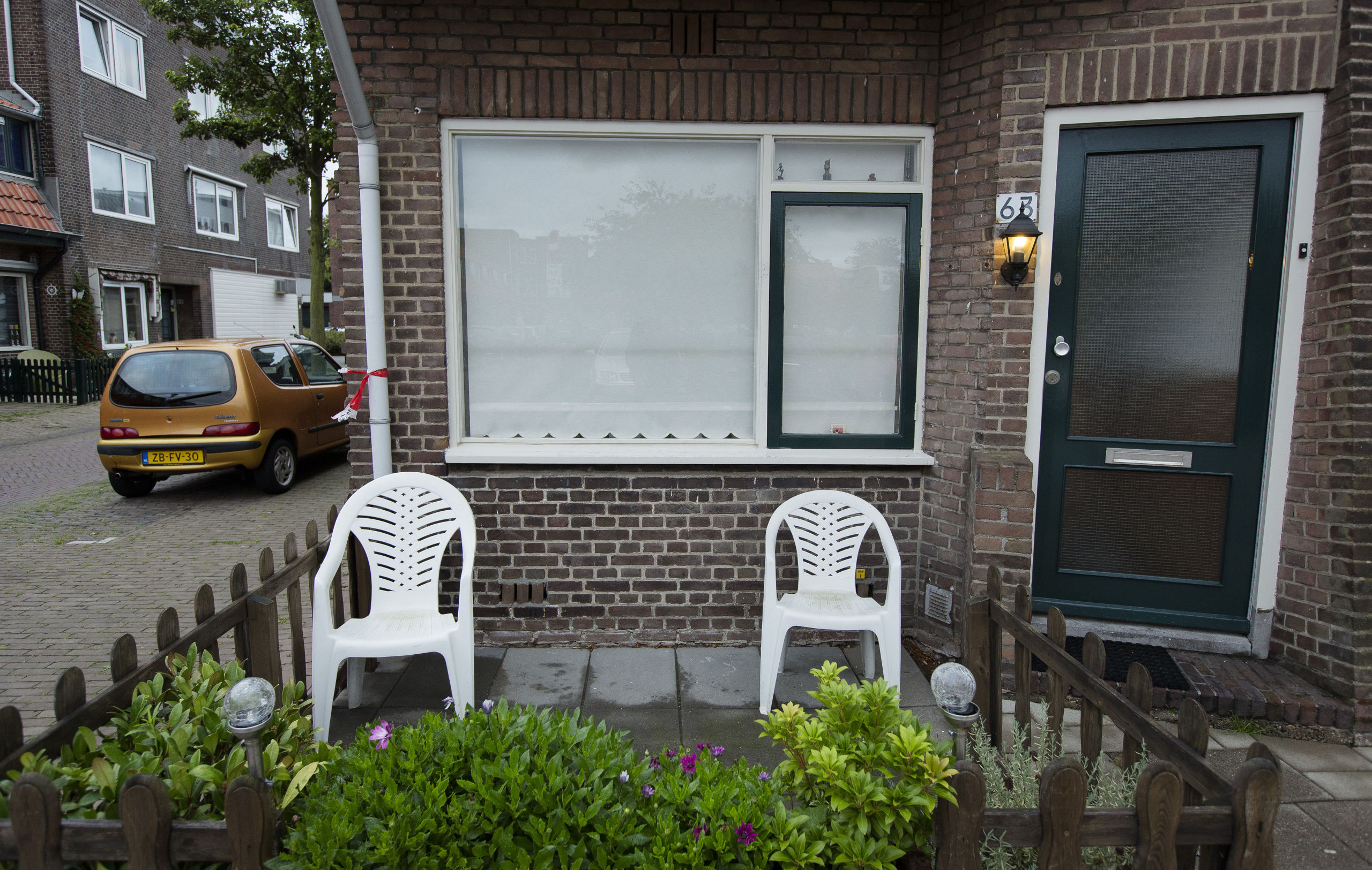 DEN HAAG - Bij een woning in de Larensestraat in Den Haag is vannacht een baby gevonden. Die was daar te vondeling gelegd. ANP BART MAAT
